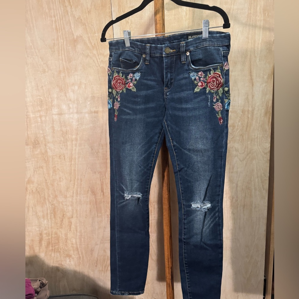 Black NYC ROSE EMBROIDERED Low/mid Rise Distressed Dark Rinse Skinny Jeans 27/28